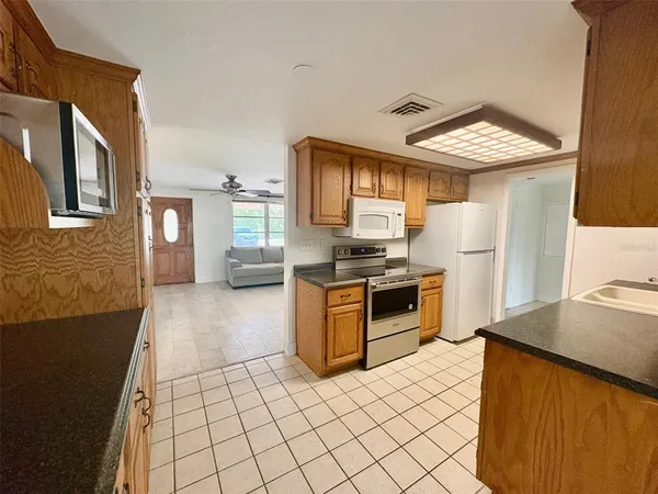 $2,500 | 605 Barnes Parkway, Nokomis, FL 34275
