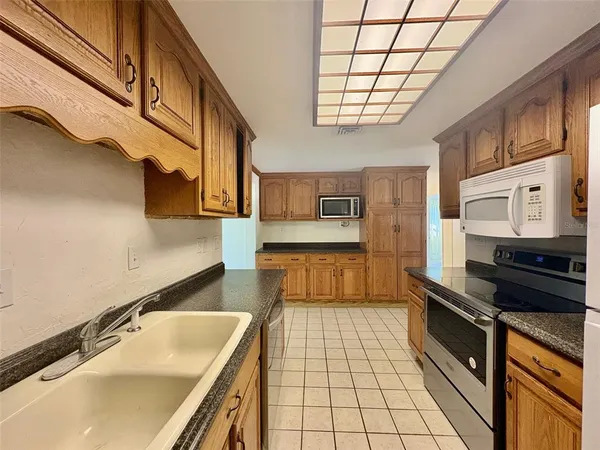 $2,500 | 605 Barnes Parkway, Nokomis, FL 34275
