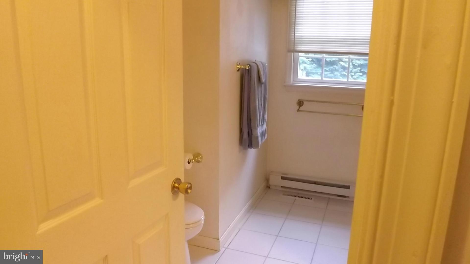 103 Douglas Ln Street St. Michaels, MD 21663 - Photo 22 of 28 a bathroom with a tub and shower