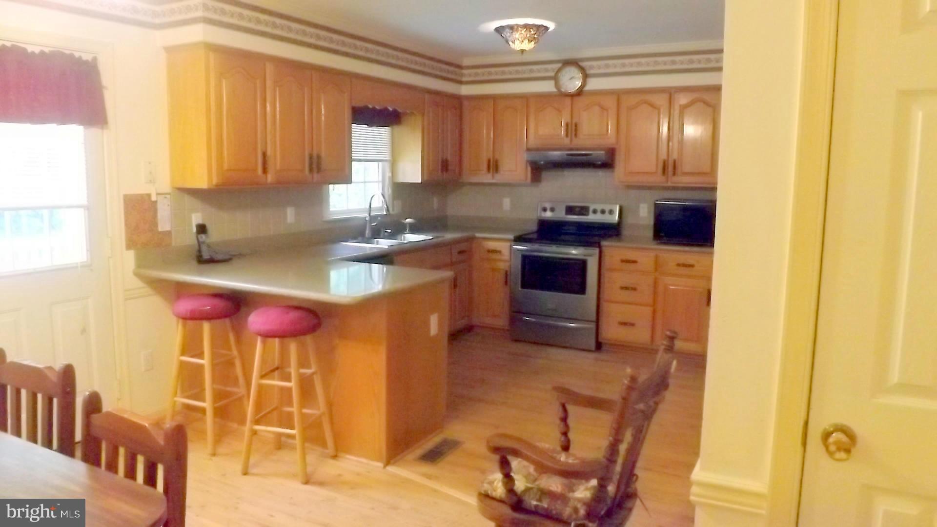 103 Douglas Ln Street St. Michaels, MD 21663 - Photo 6 of 28 a kitchen with a stove a refrigerator and a sink