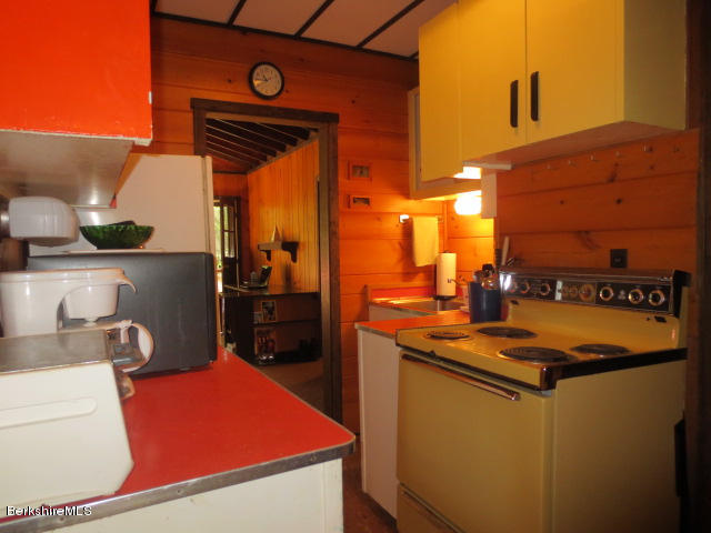 16 Woodchuck Hollow Road Tolland, MA 01034 - Photo 7 of 17 Kitchen