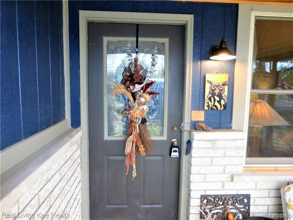 54151 County Line Road New Baltimore, MI 48047 - Photo 4 of 44