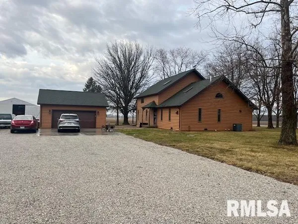 $349,900 | 1097 East 180 North Road, Nokomis, IL 62075