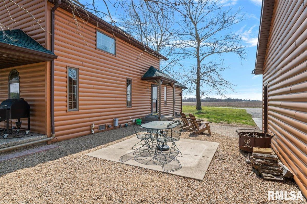 1097 East 180 North Road Nokomis, IL 62075 - Photo 3 of 61