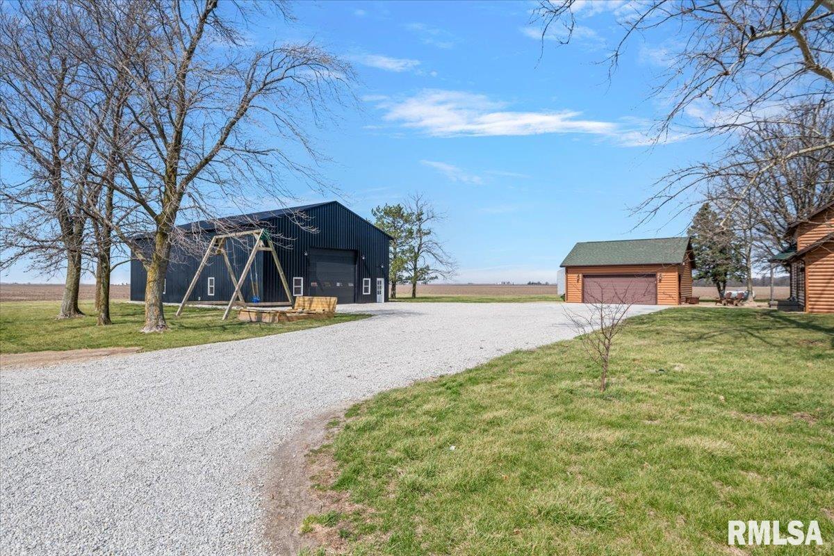 1097 East 180 North Road Nokomis, IL 62075 - Photo 4 of 61