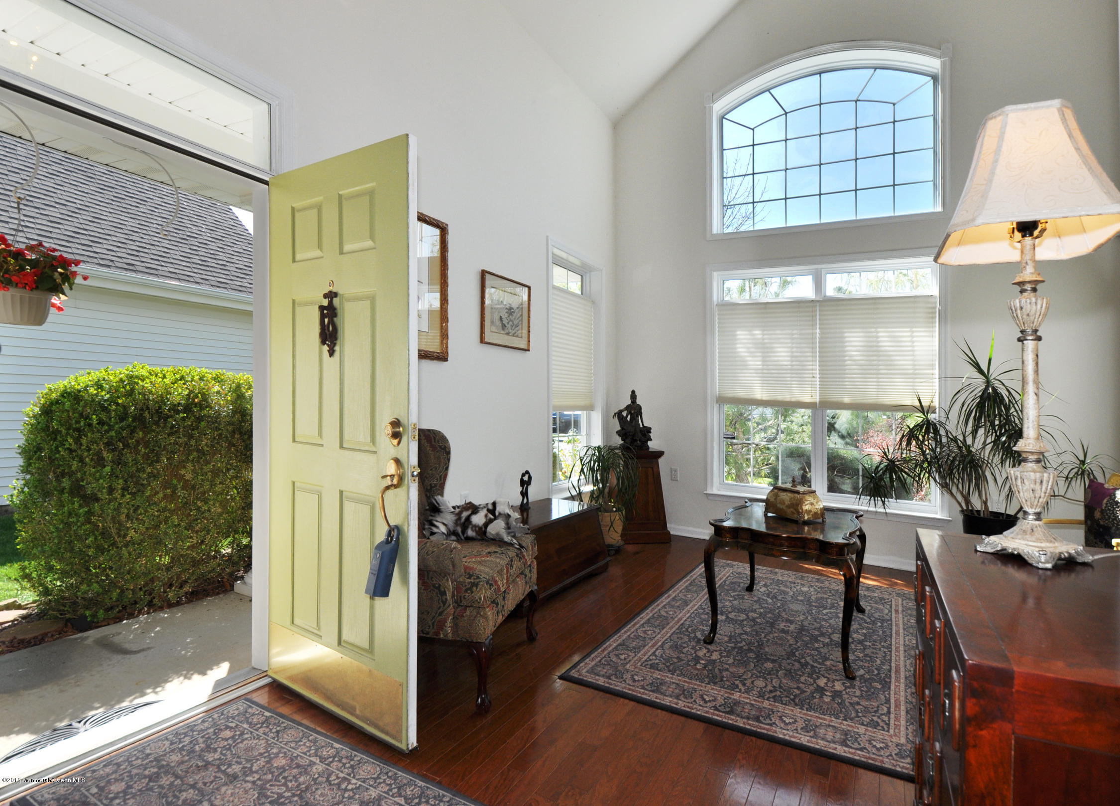 72 Yates Road Manalapan, NJ 07726 - Photo 5 of 43 6YatesFoyer1