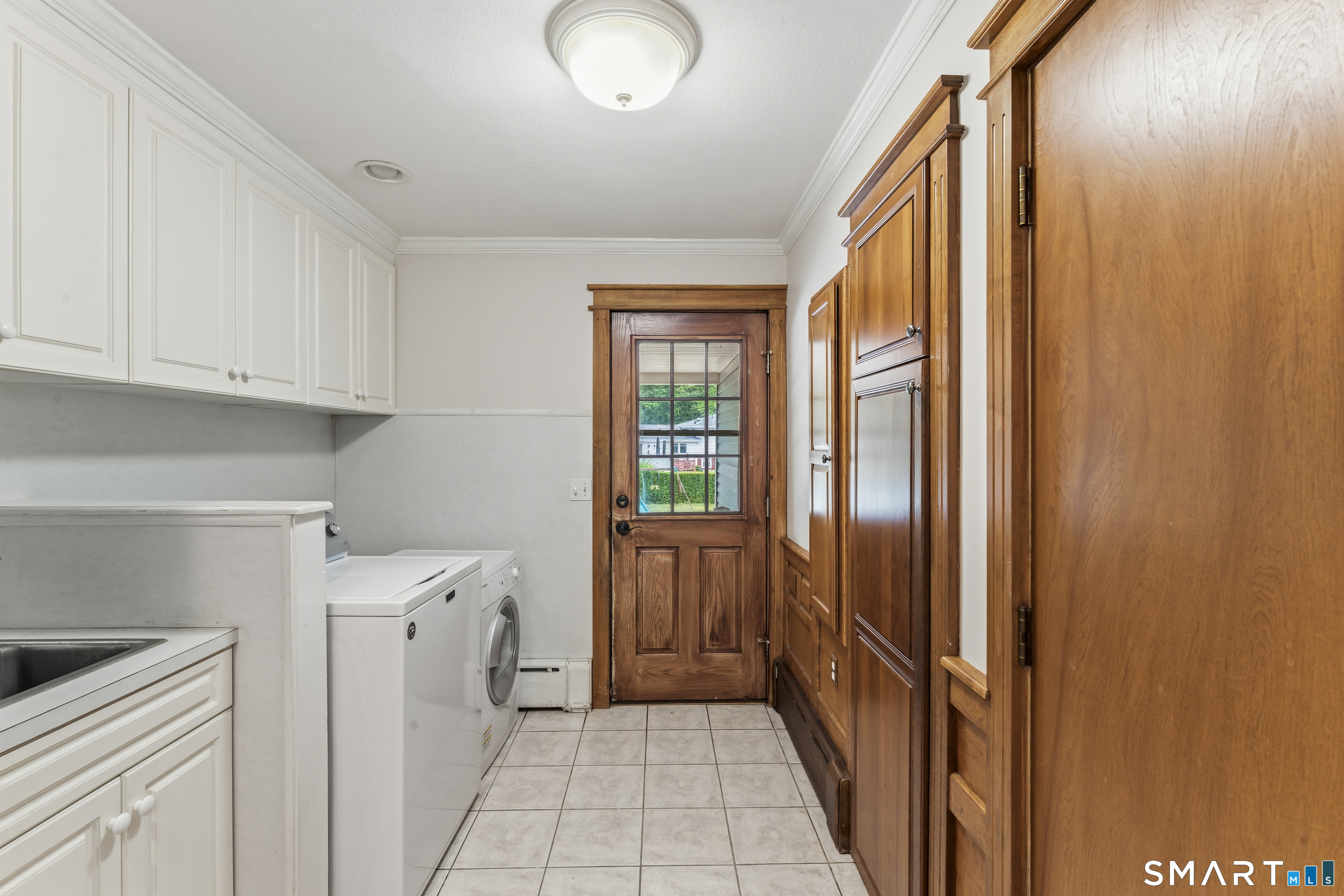 883 Saw Mill Road West Haven, CT 06516 - Photo 13 of 38