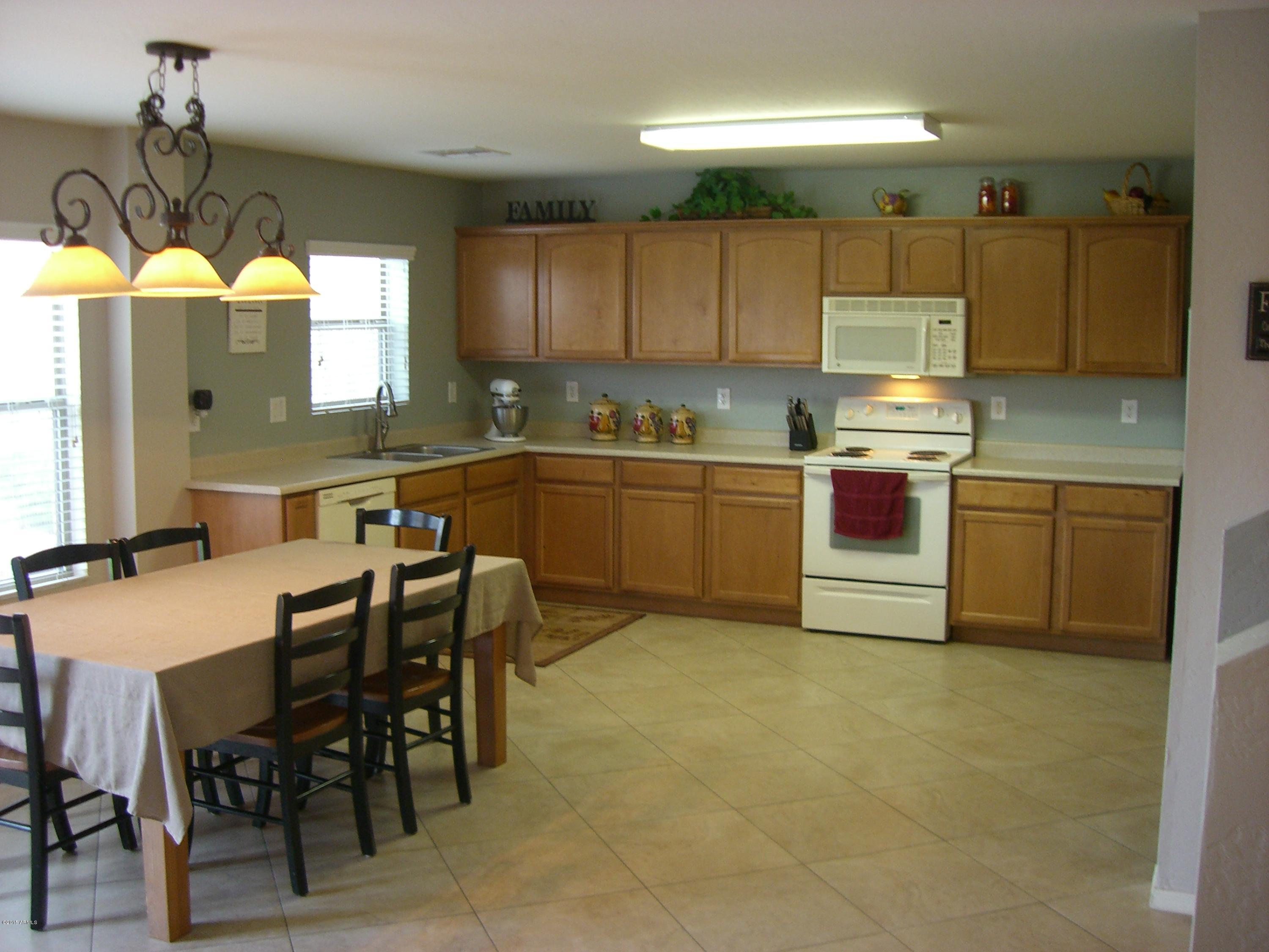 18491 North Madison Road Maricopa, AZ 85139 - Photo 11 of 32 MADISON-KITCHEN 3