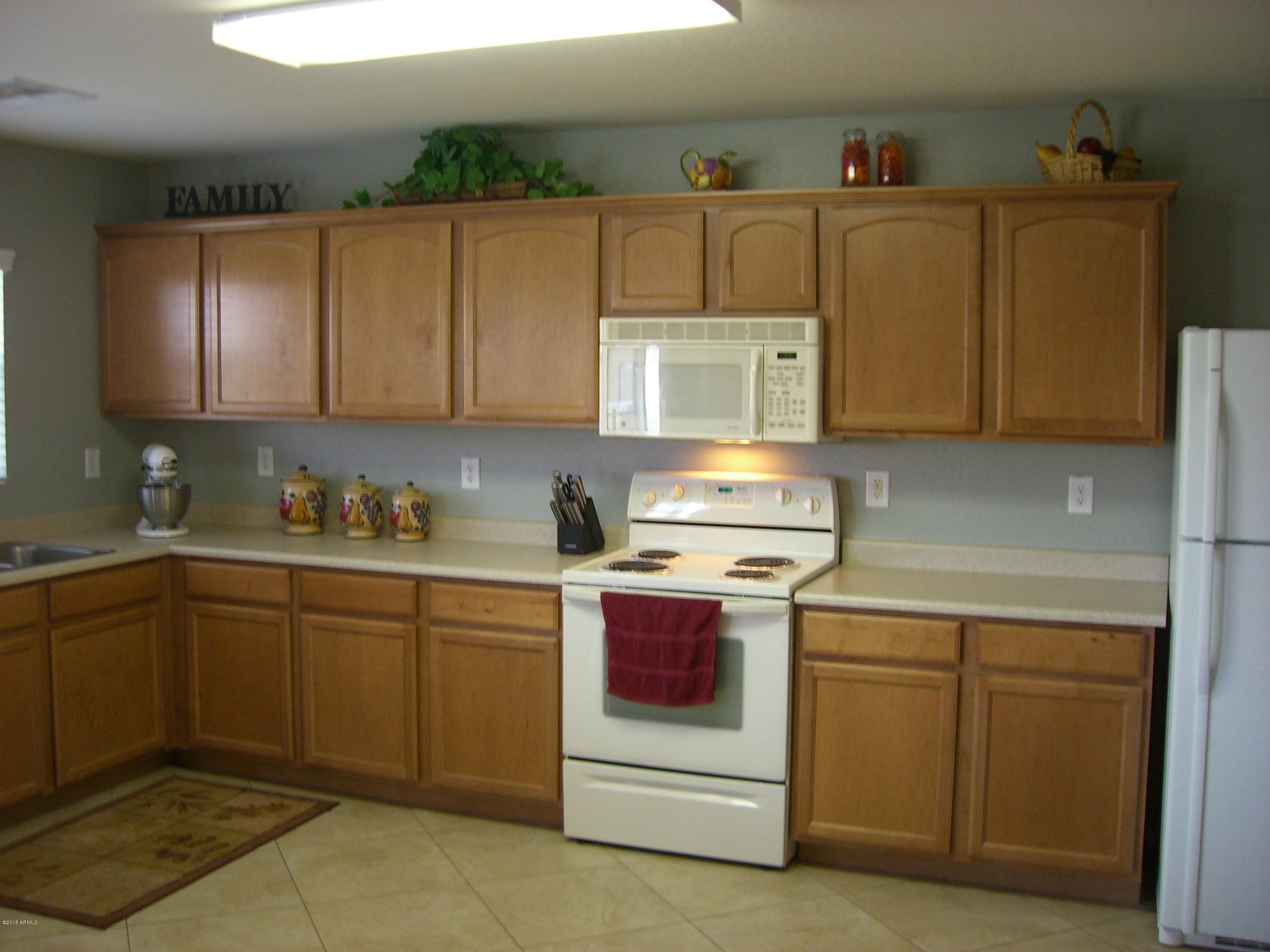 18491 North Madison Road Maricopa, AZ 85139 - Photo 12 of 32 MADISON KITCHEN 1