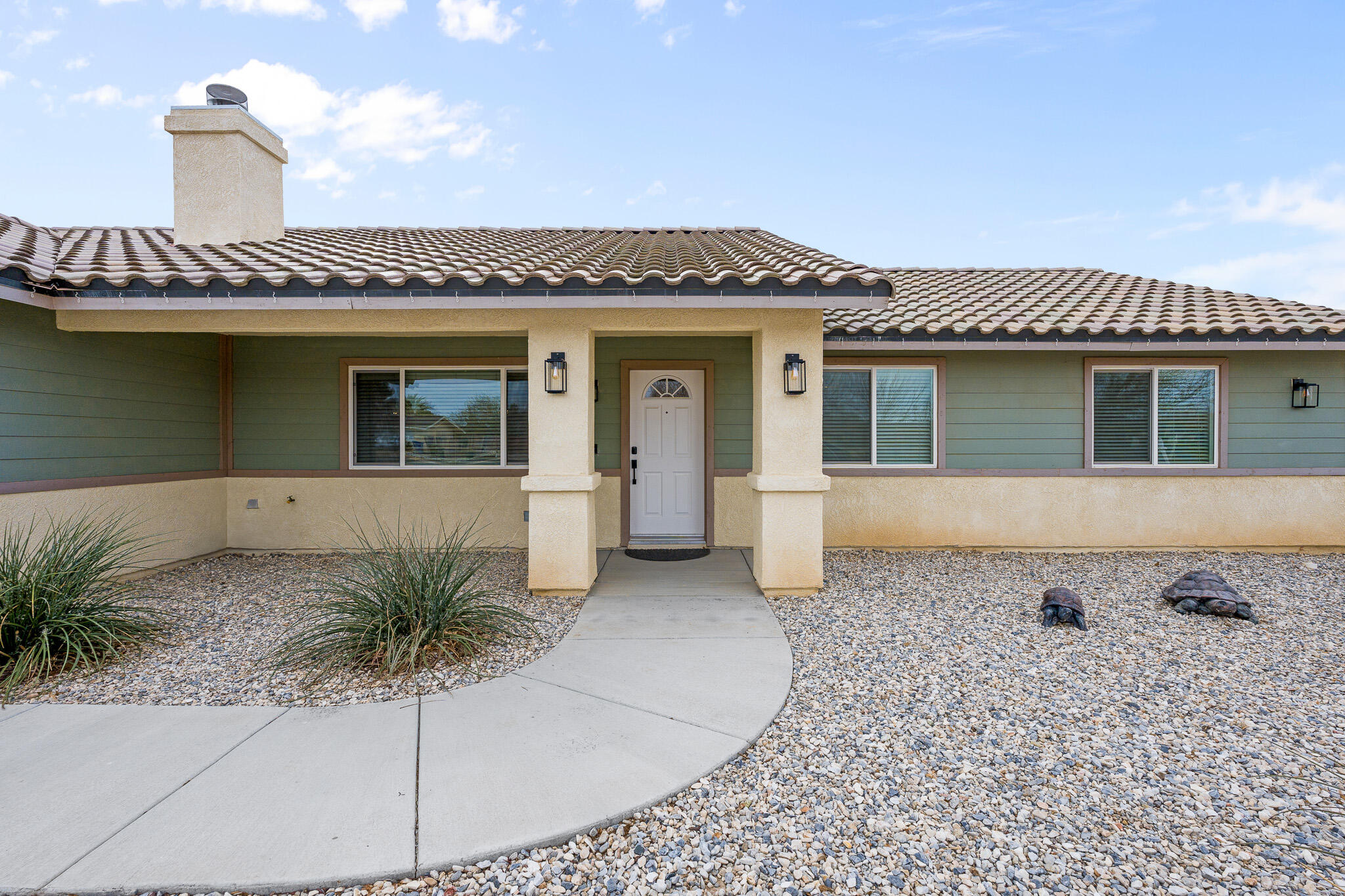 22583 S Road Apple Valley, CA 92307 - Photo 4 of 41 CYB04172 - Copy - Copy