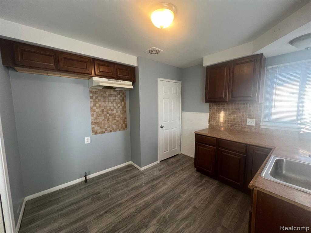 26340 Hayes Road Roseville, MI 48066 - Photo 6 of 16