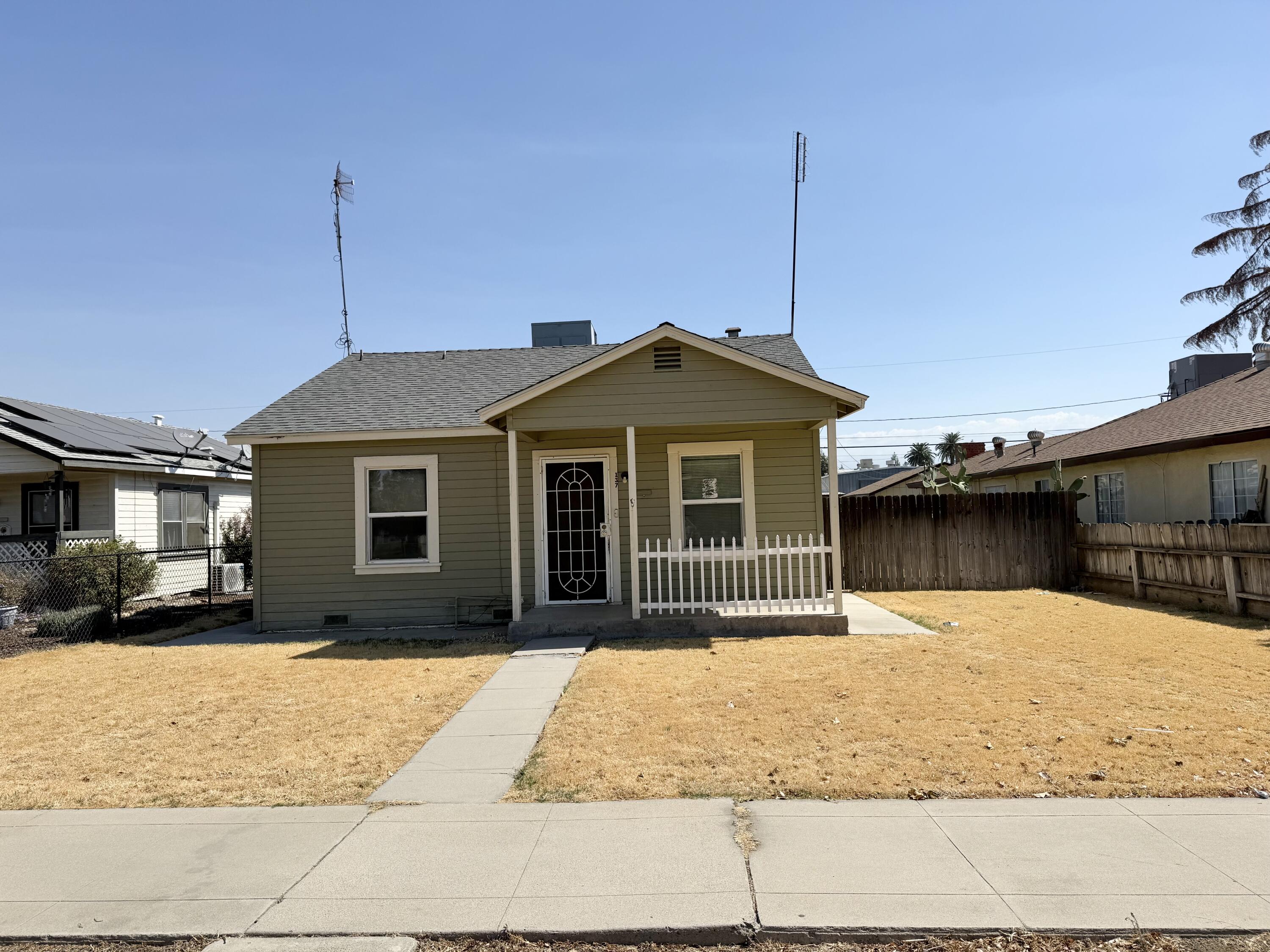 137 North H Street Exeter, CA 93221 - Photo 17 of 22 IMG_1528