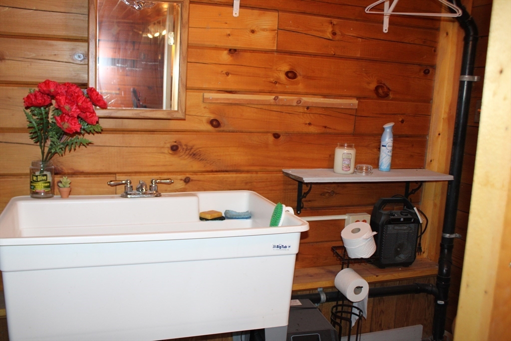 7 State Road Whately, MA 01373 - Photo 31 of 31 a utility room with dryer and washer