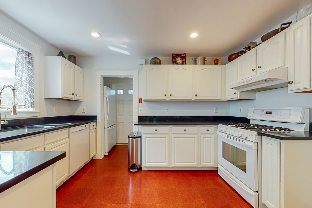 32 Holden Road, Unit 32 Belmont, MA 02478 - Photo 9 of 20