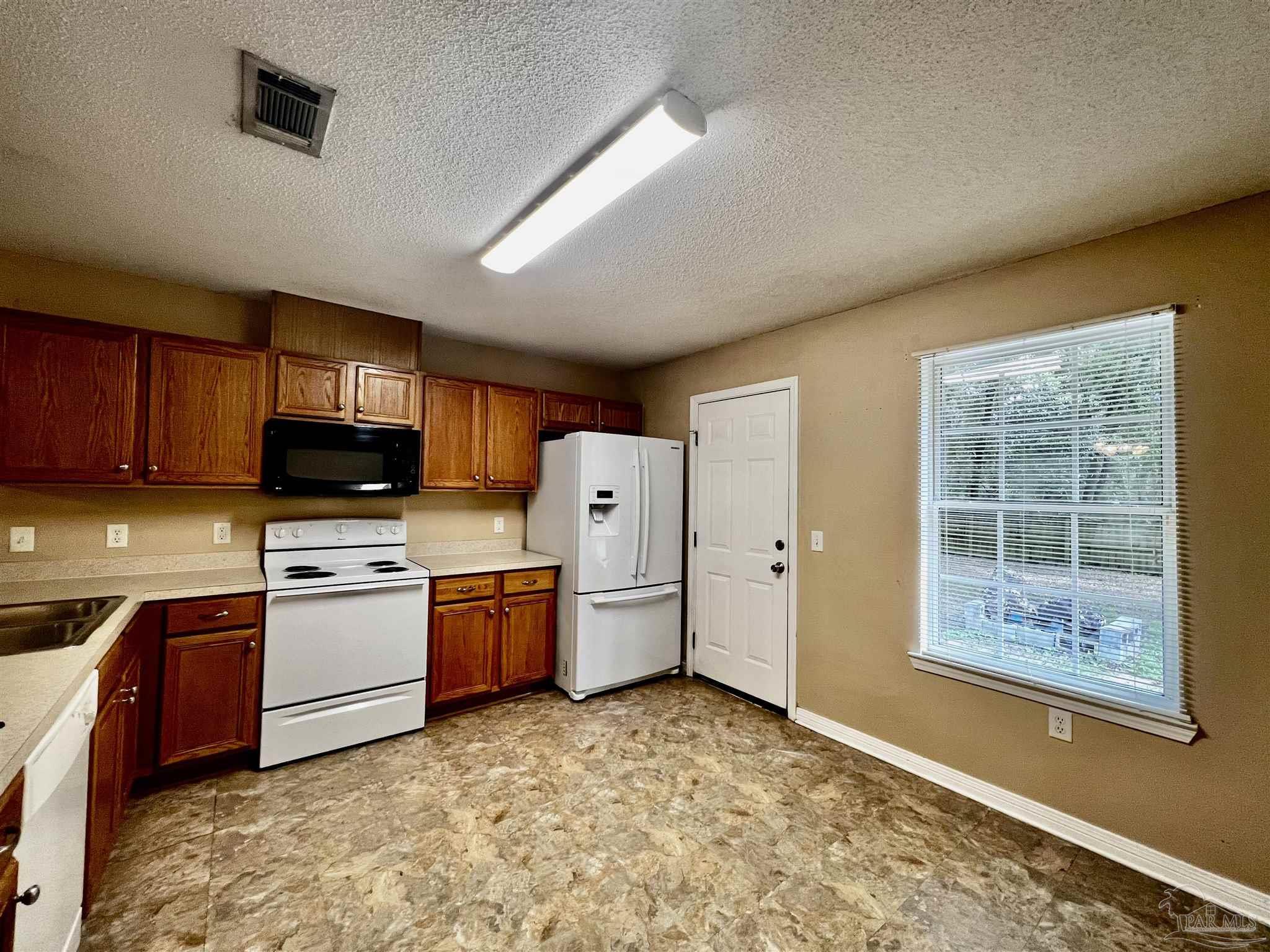 5565 Berryhill Road Milton, FL 32570 - Photo 8 of 45 Gallery Image 8