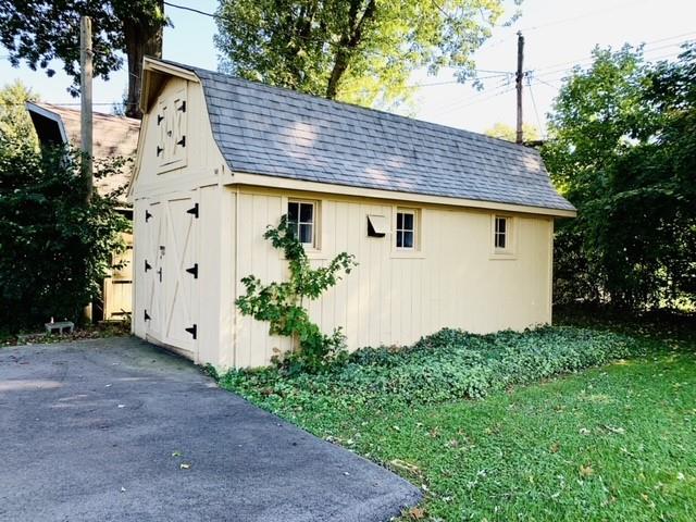 107 West Banta Road Indianapolis, IN 46217 - Photo 3 of 18 Gallery Image 3