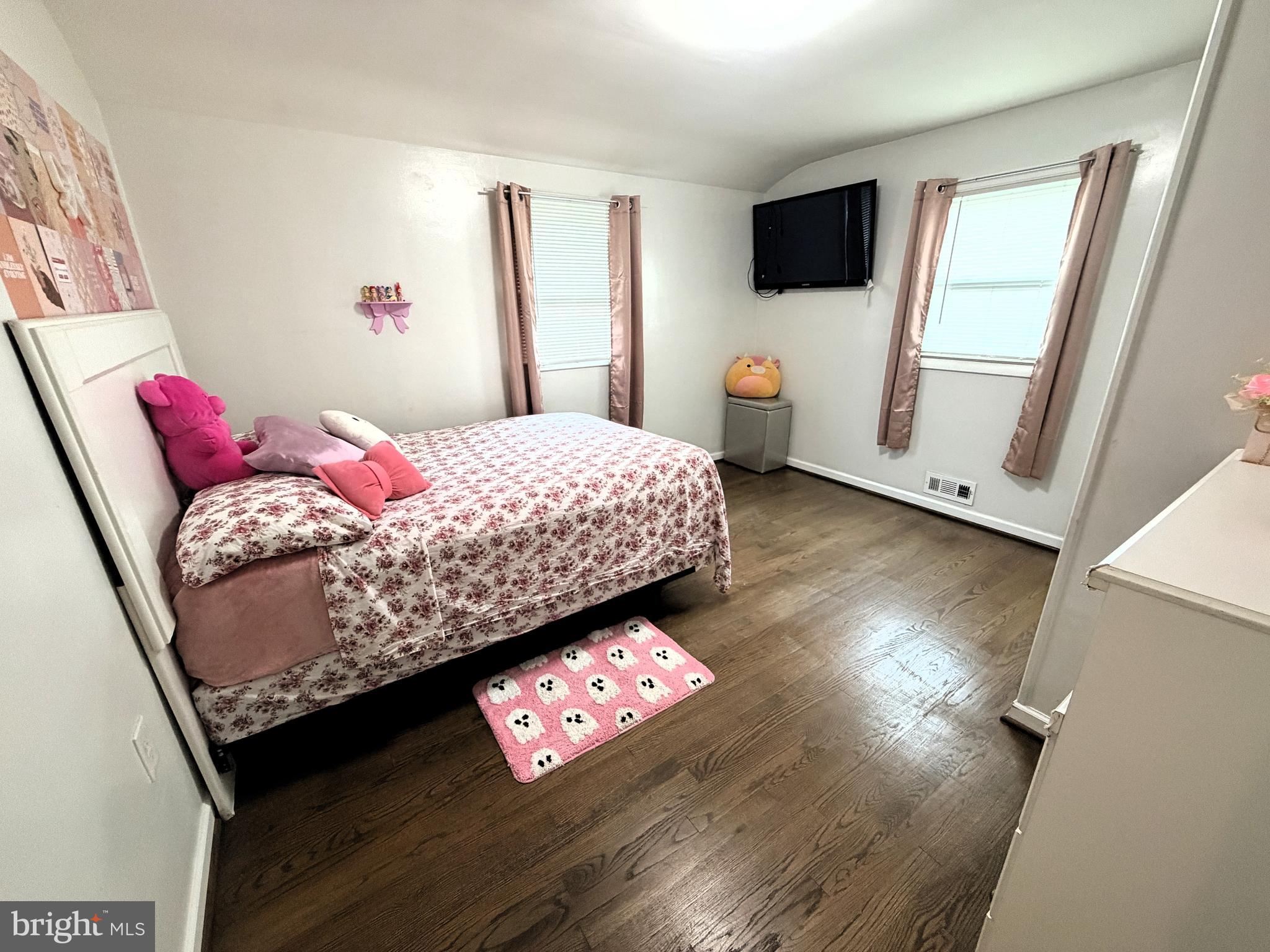7403 S Road Rosedale, MD 21237 - Photo 18 of 27 a living room with furniture and a flat screen tv