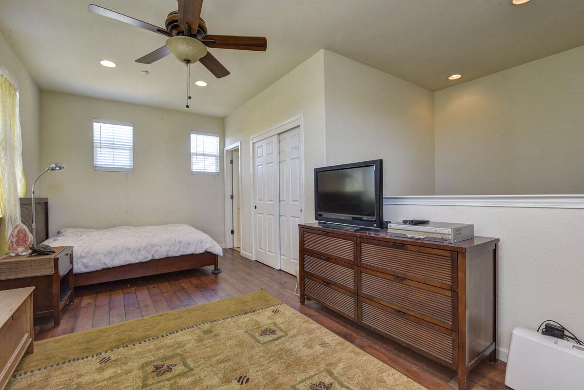 5373 Fioli Loop San Ramon, CA 94582 - Photo 20 of 31 a bedroom with a bed and a flat screen television