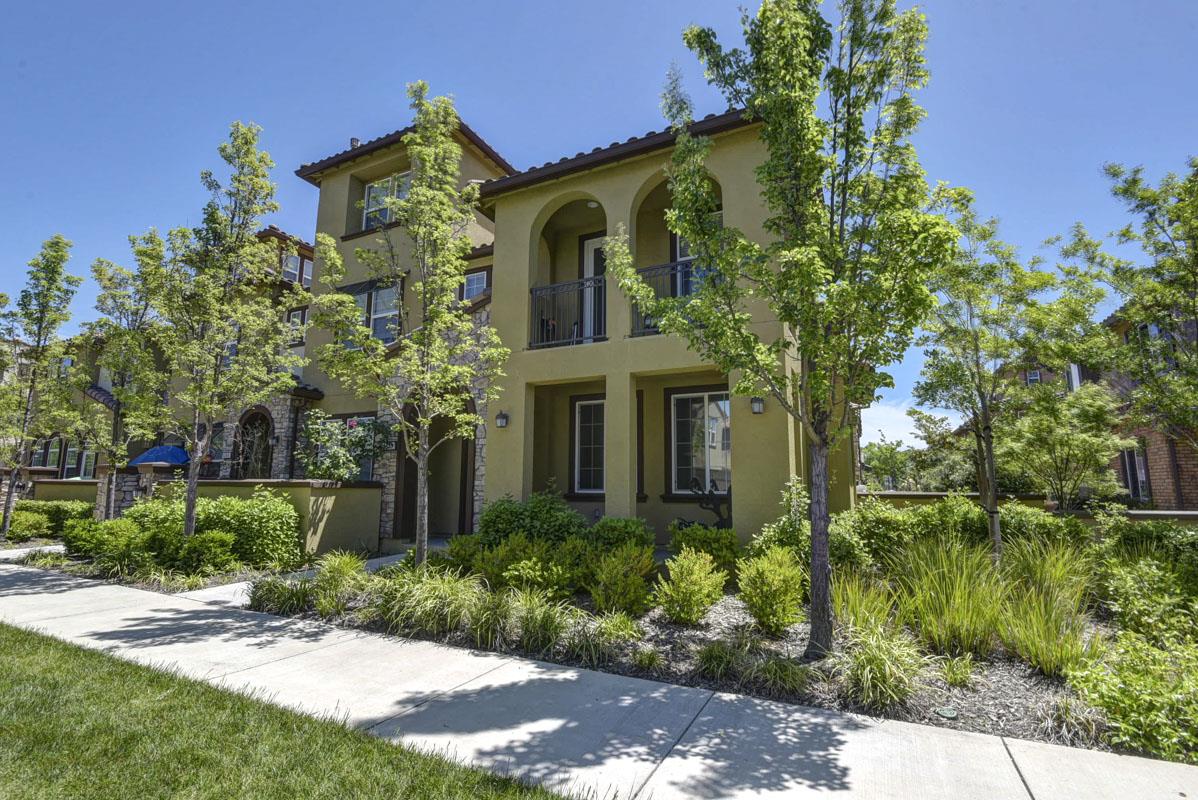 5373 Fioli Loop San Ramon, CA 94582 - Photo 3 of 31 front view of a house