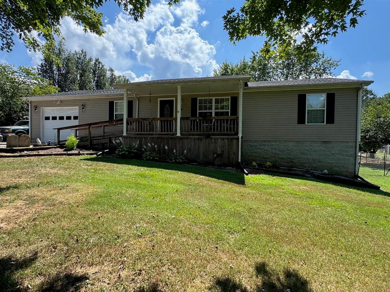 2351 Garrett Hollow Road Bowling Green, KY 42101 - Photo 2 of 57 Gallery Image 2