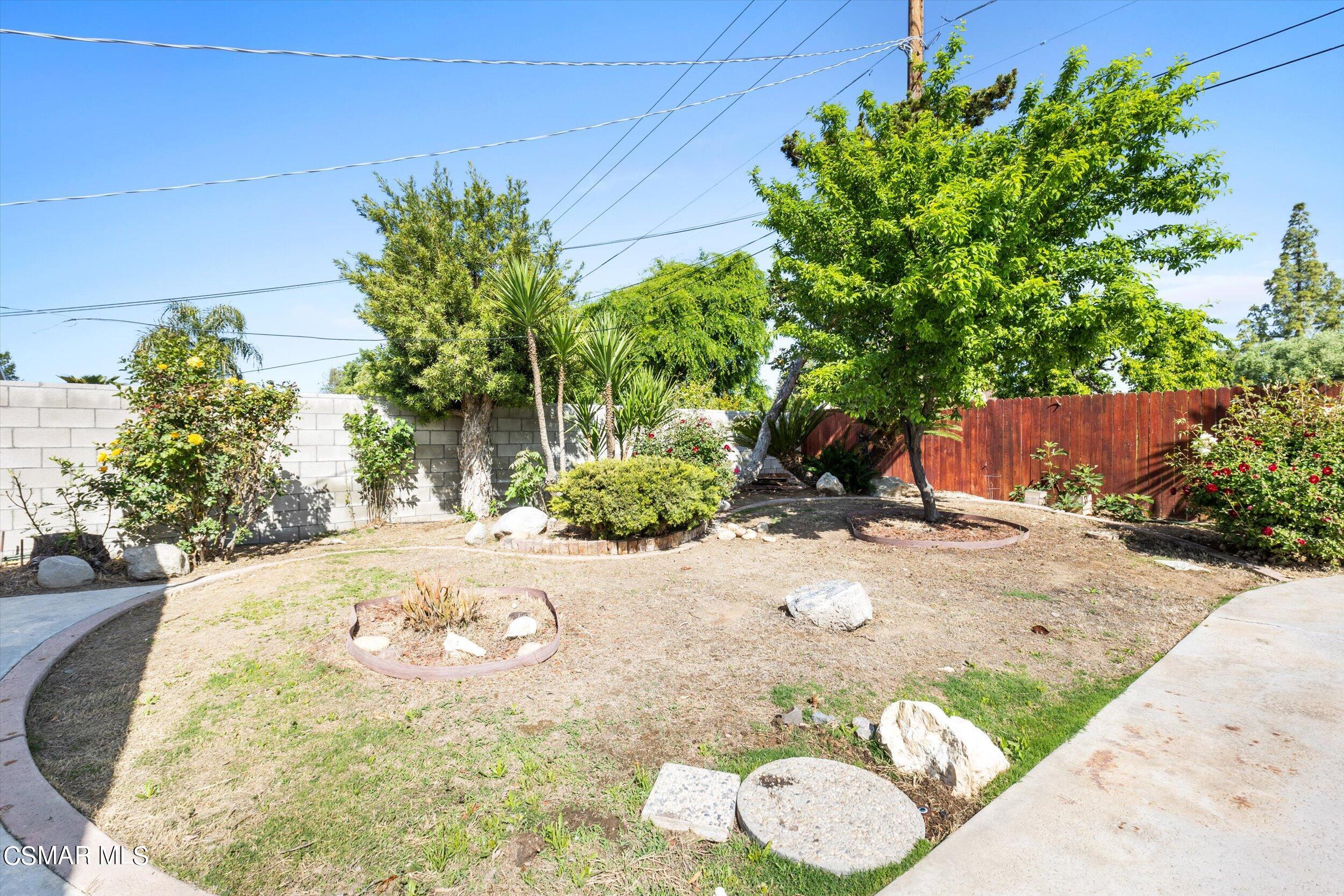 3512 Crest Drive Bakersfield, CA 93306 - Photo 40 of 40 a view of a backyard of a house