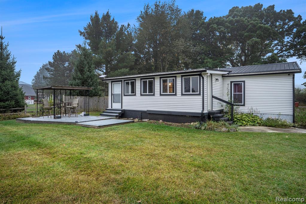 9445 Lehring Road Durand, MI 48429 - Photo 17 of 20