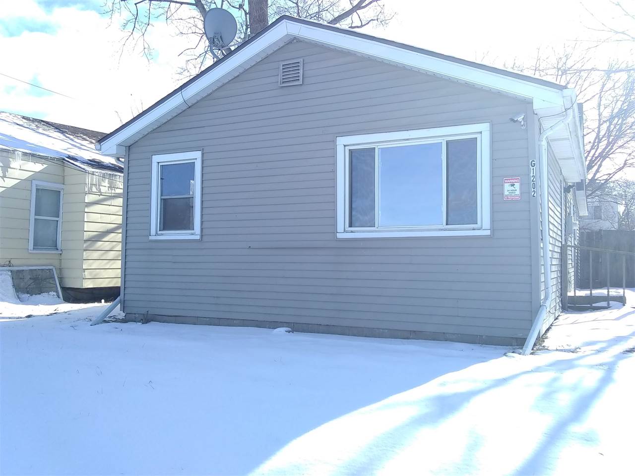 1202 Hemphill Road Burton, MI 48529 - Photo 3 of 15 50064995-2.JPG
