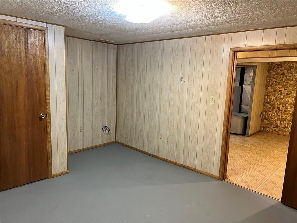 880 Pizza Barn Road Blairsville, PA 15717 - Photo 40 of 44 an empty room with closet