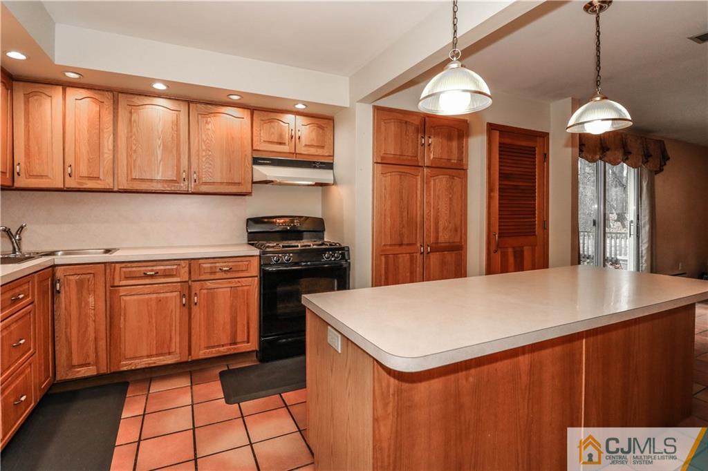 8 Wheeler Road Kendall Park, NJ 08824 - Photo 11 of 25 Gallery Image 11