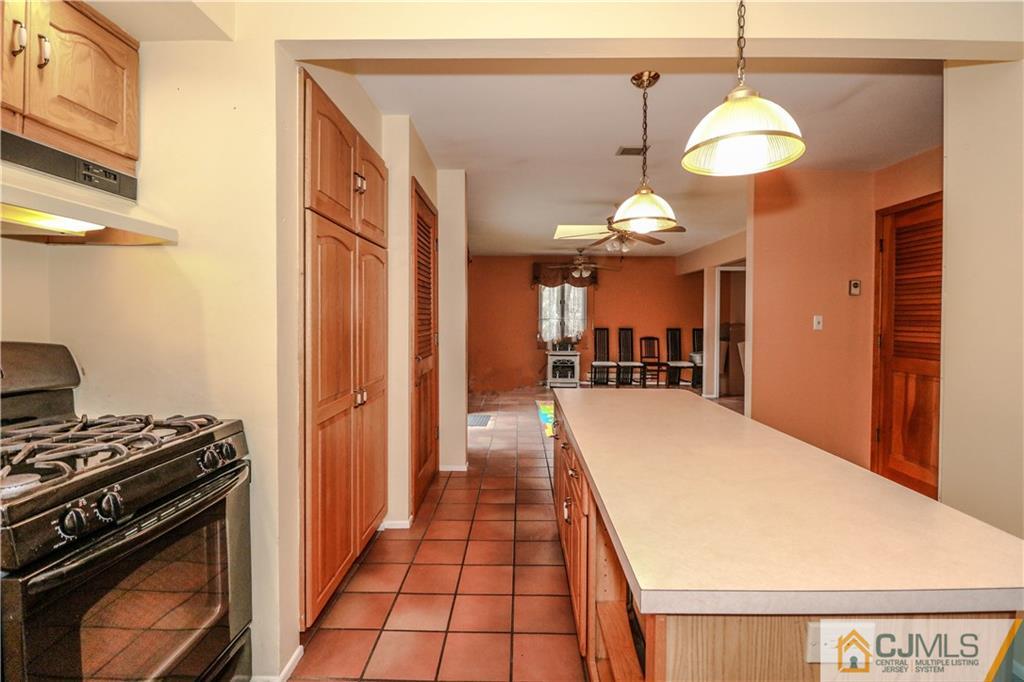 8 Wheeler Road Kendall Park, NJ 08824 - Photo 12 of 25 Gallery Image 12