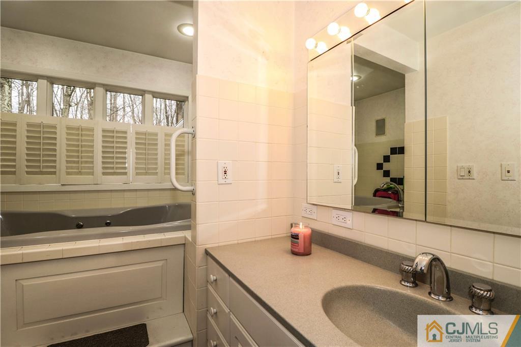 8 Wheeler Road Kendall Park, NJ 08824 - Photo 20 of 25 Gallery Image 20