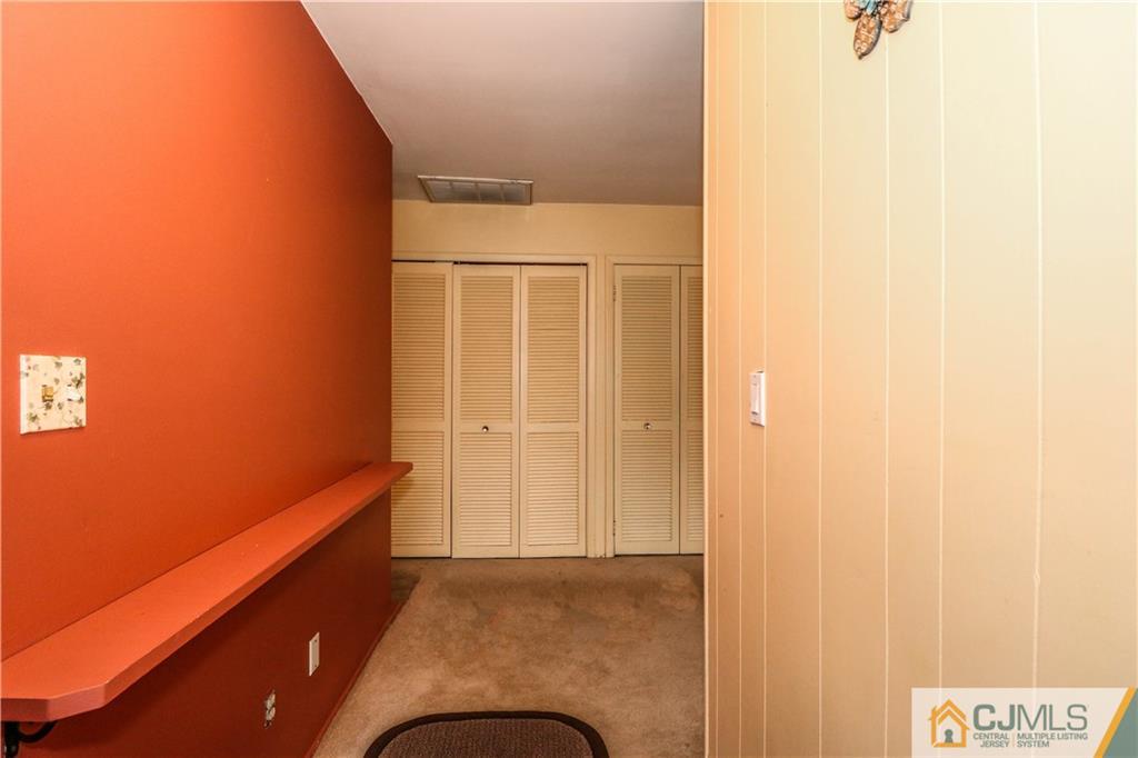 8 Wheeler Road Kendall Park, NJ 08824 - Photo 4 of 25 Gallery Image 4