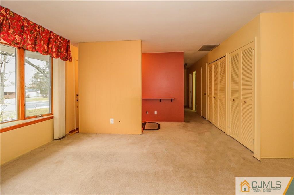 8 Wheeler Road Kendall Park, NJ 08824 - Photo 6 of 25 Gallery Image 6