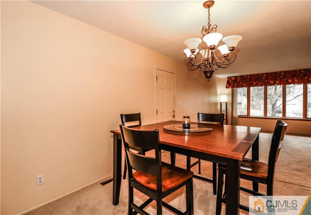 8 Wheeler Road Kendall Park, NJ 08824 - Photo 9 of 25 Gallery Image 9