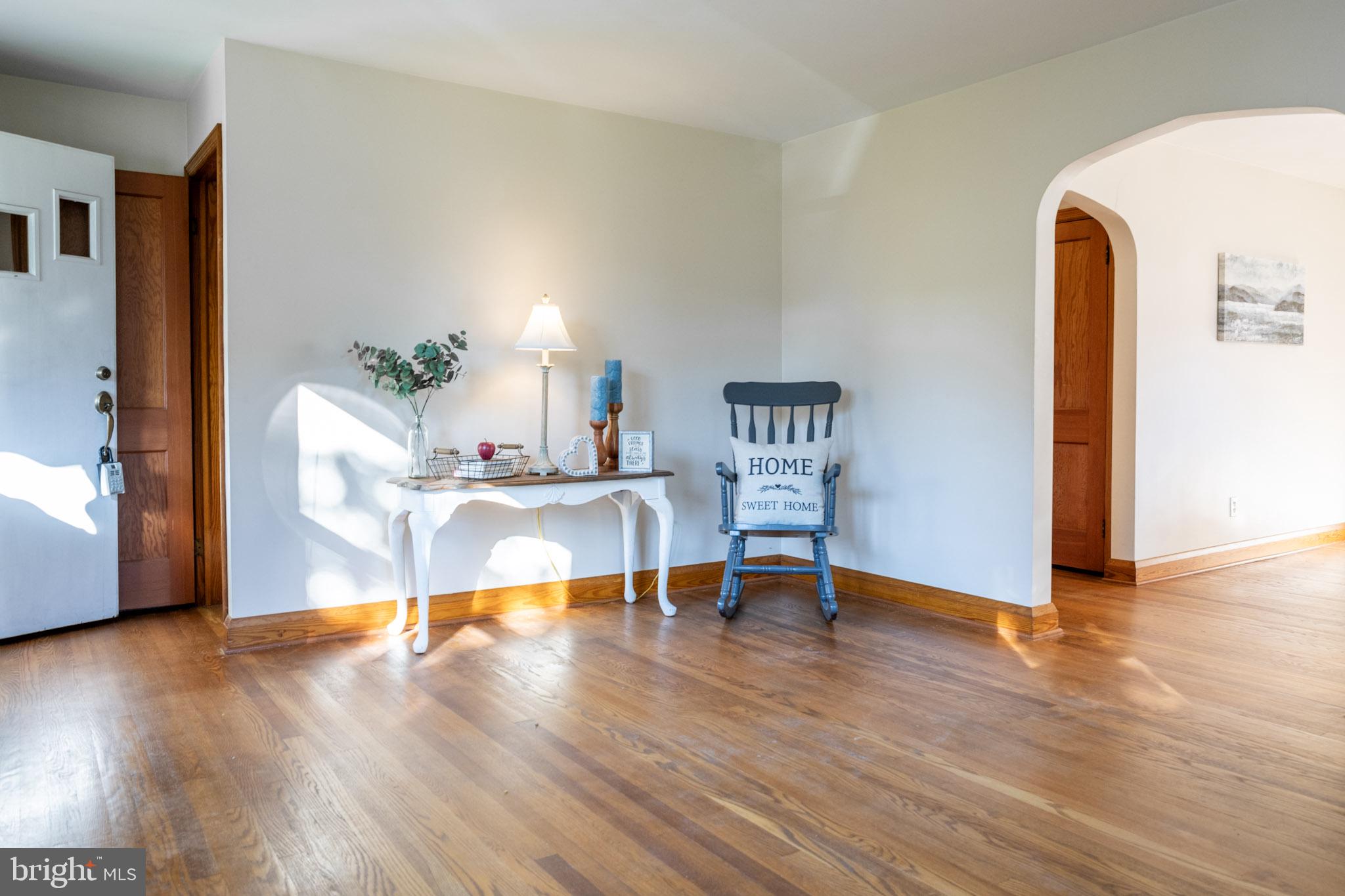 508 Cleveland Road Linthicum Heights, MD 21090 - Photo 3 of 44 Living Room