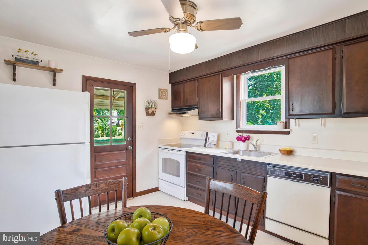 508 Cleveland Road Linthicum Heights, MD 21090 - Photo 9 of 44 Kitchen-11'6" x 10'3"
