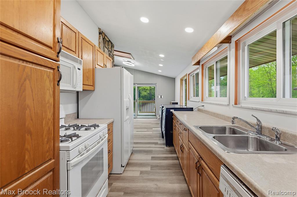 1392 Maple Grove Road Lapeer, MI 48446 - Photo 23 of 68