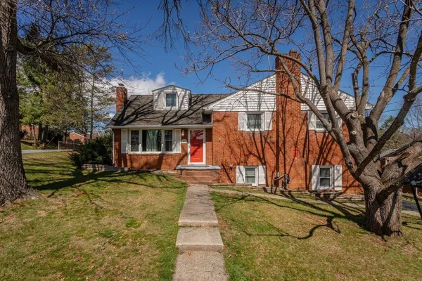 $400,000 | 207 Burnley Drive, Staunton, VA 24401