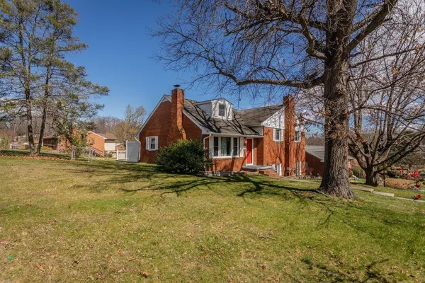 $400,000 | 207 Burnley Drive, Staunton, VA 24401