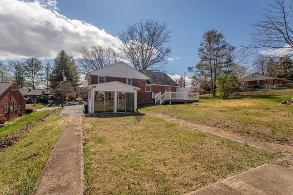 $400,000 | 207 Burnley Drive, Staunton, VA 24401