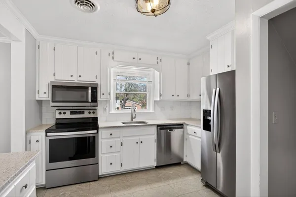 $400,000 | 207 Burnley Drive, Staunton, VA 24401