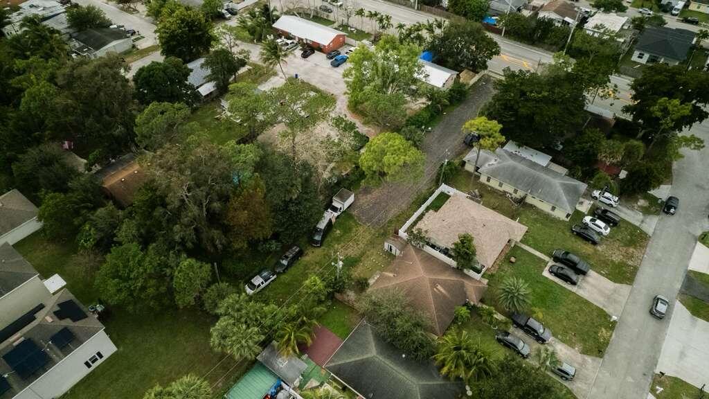 3630 South Haverhill Road Greenacres, FL 33463 - Photo 5 of 9 an aerial view of residential houses with outdoor space and trees