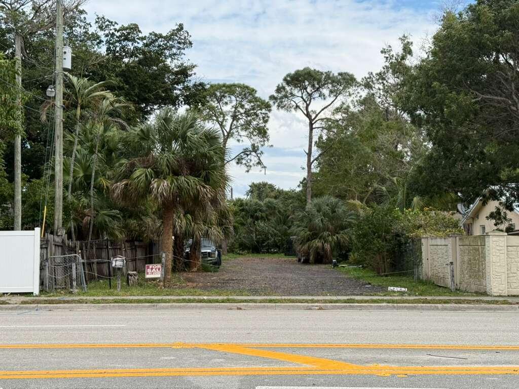 3630 South Haverhill Road Greenacres, FL 33463 - Photo 6 of 9 a view of a yard in front of a house