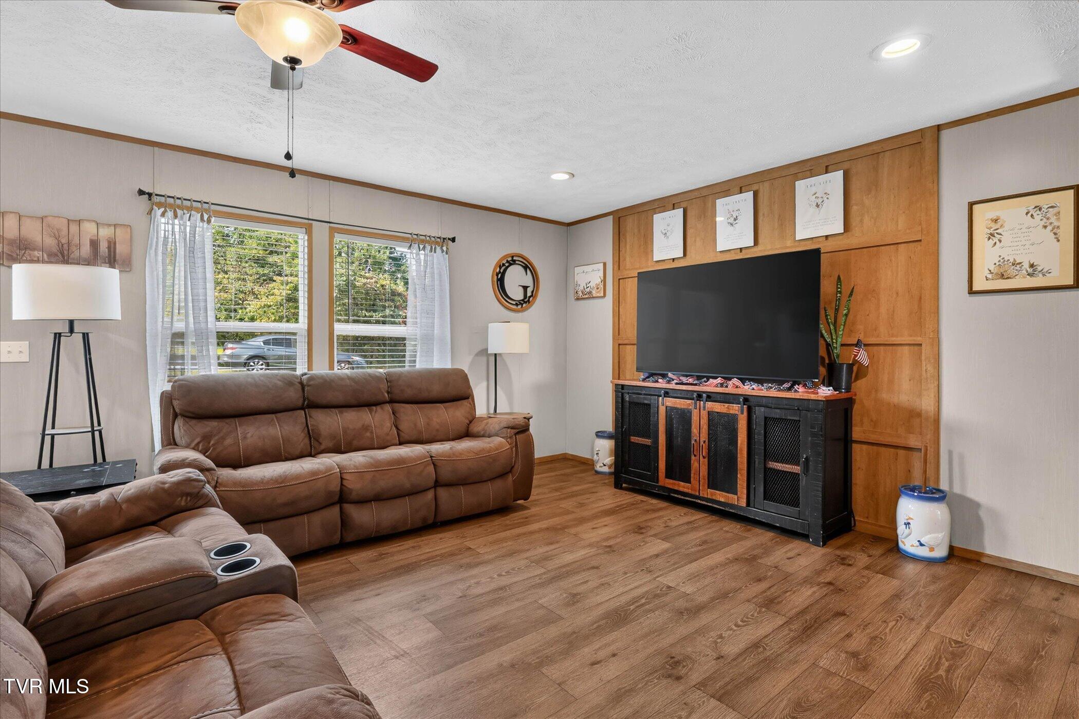 110 Maxine Road Fall Branch, TN 37656 - Photo 16 of 38 16-110-Maxine-Rd-WindowStill-Photography
