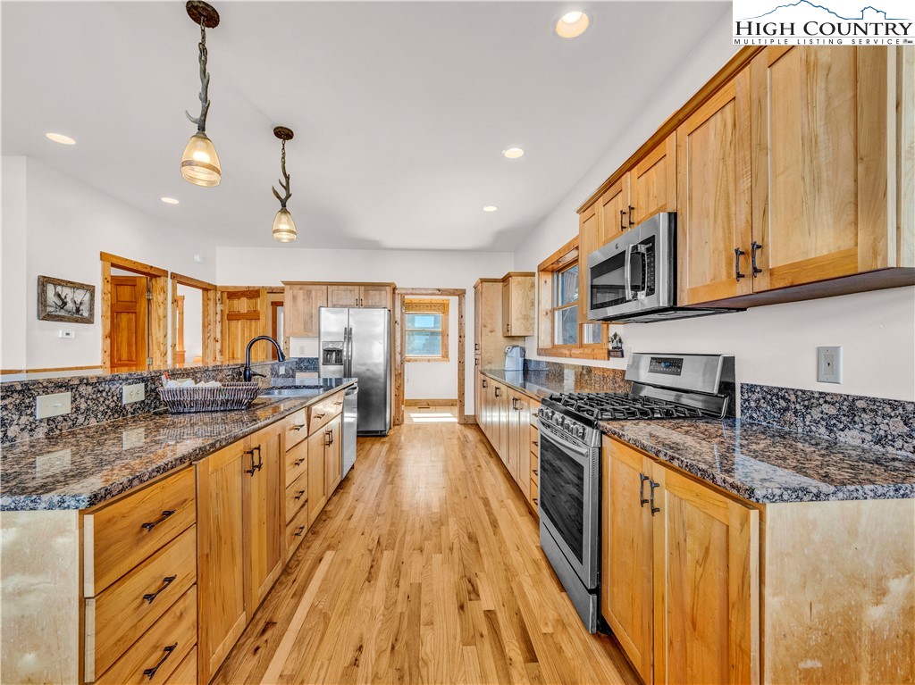 138 Hawthorn Road Beech Mountain, NC 28604 - Photo 13 of 47