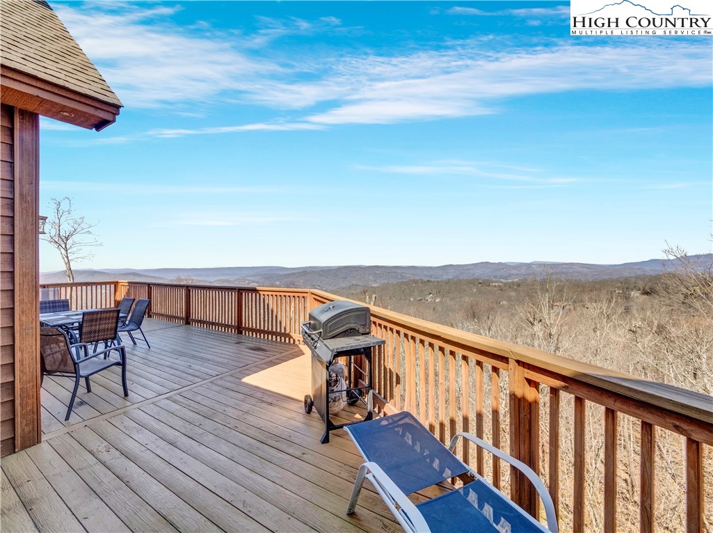 138 Hawthorn Road Beech Mountain, NC 28604 - Photo 4 of 47