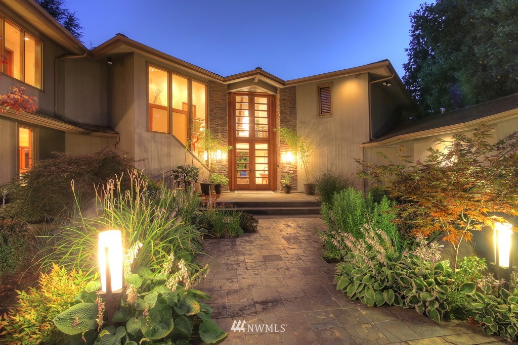 88 Cascade Key Bellevue, WA 98006 - Photo 1 of 25