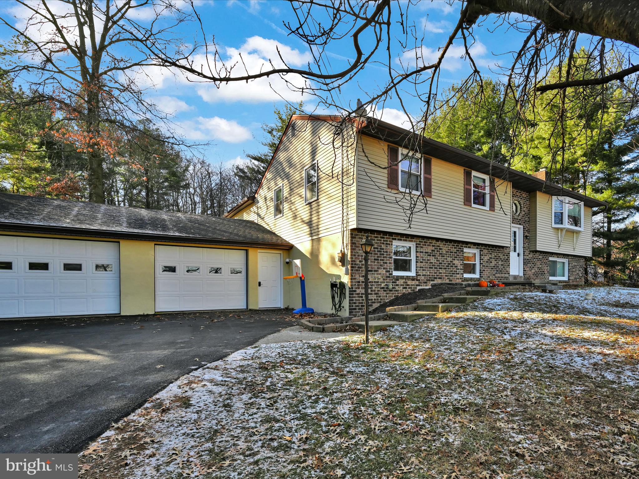 500 Vinemont Road Reading, PA 19608 - Photo 4 of 39 Front