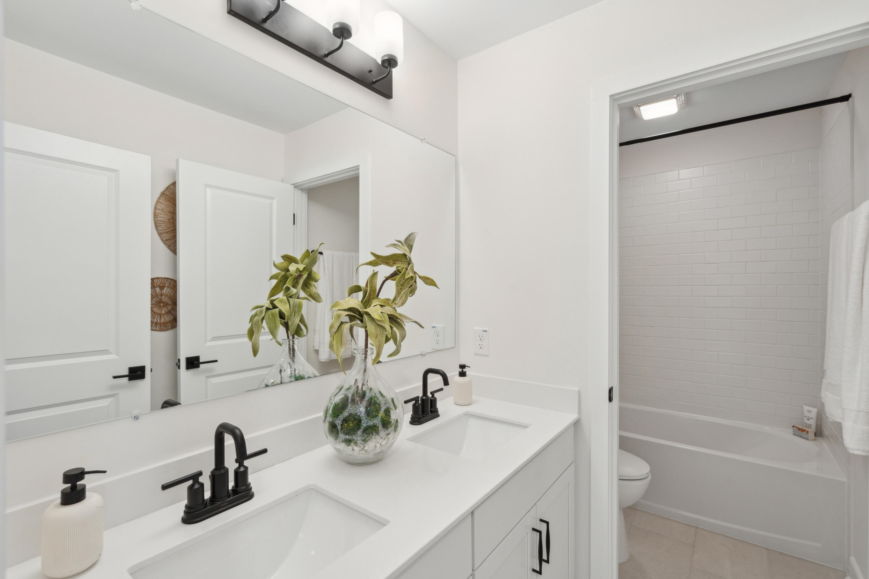 2082 McGuire Lane, Unit 21 Hollywood, SC 29449 - Photo 44 of 47 hall bath