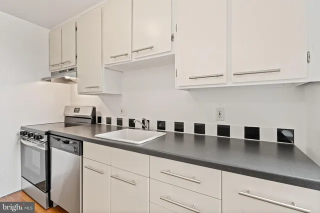 $1,700 | 1316 New Hampshire Avenue Northwest, Unit 306, Washington, DC 20036